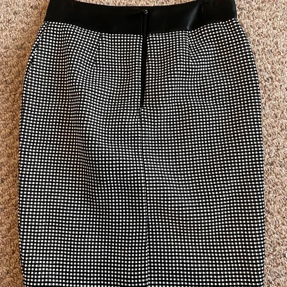 Ann Taylor pencil skirt - Picture 4 of 6